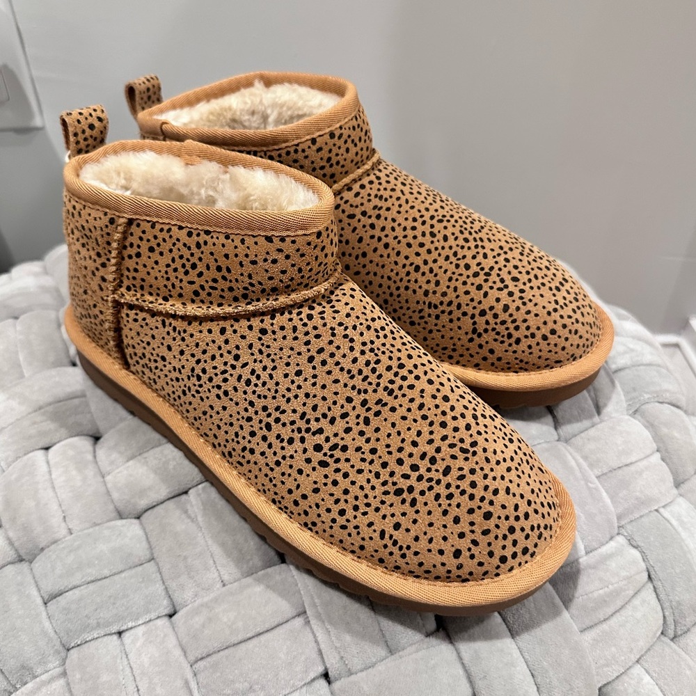 Dotted short booties- size 8.5- never worn, new with tags